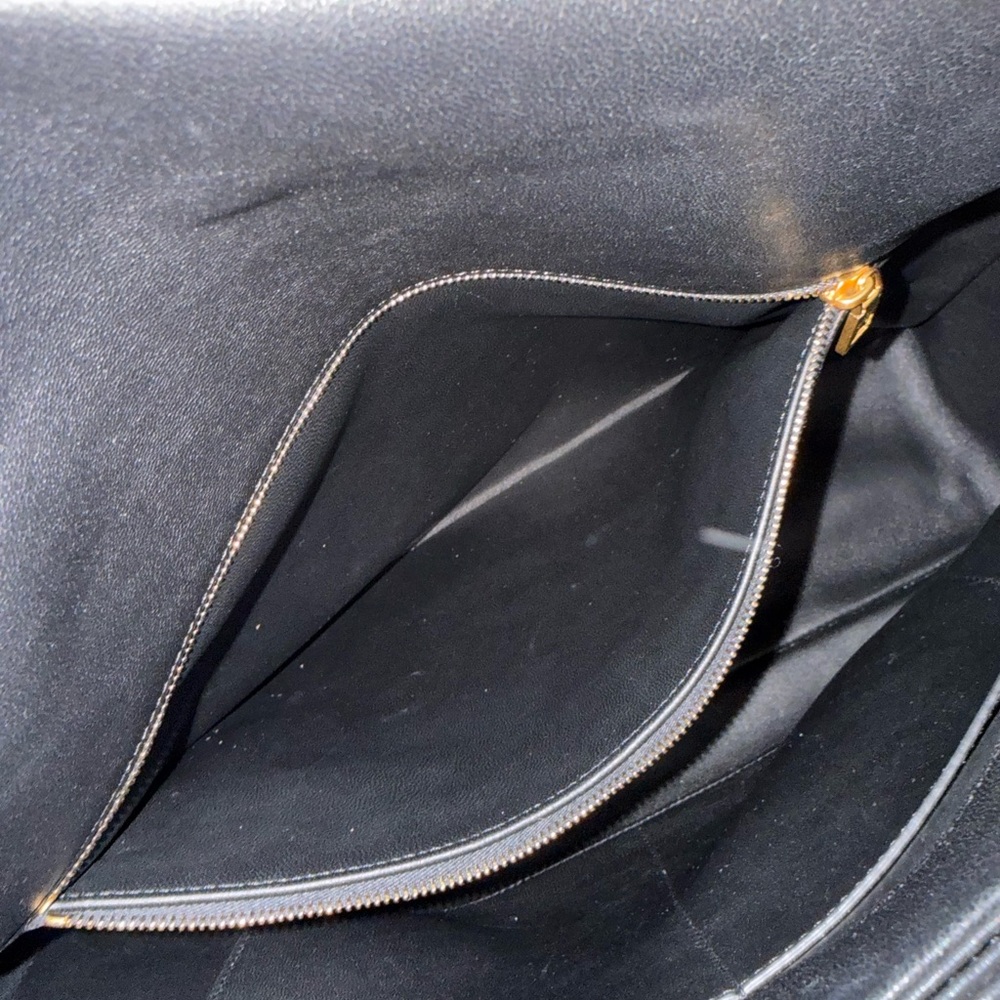 Valentino Garavani Black Shoulder Bag - Picture 8 of 11